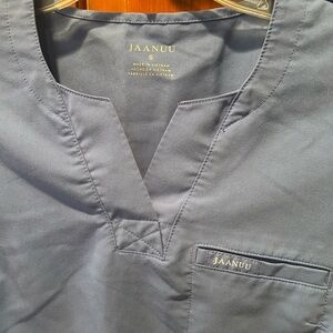 Jaanuu women’s scrub set